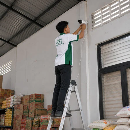 Pemasangan CCTV gudang oleh Azkadina CCTV