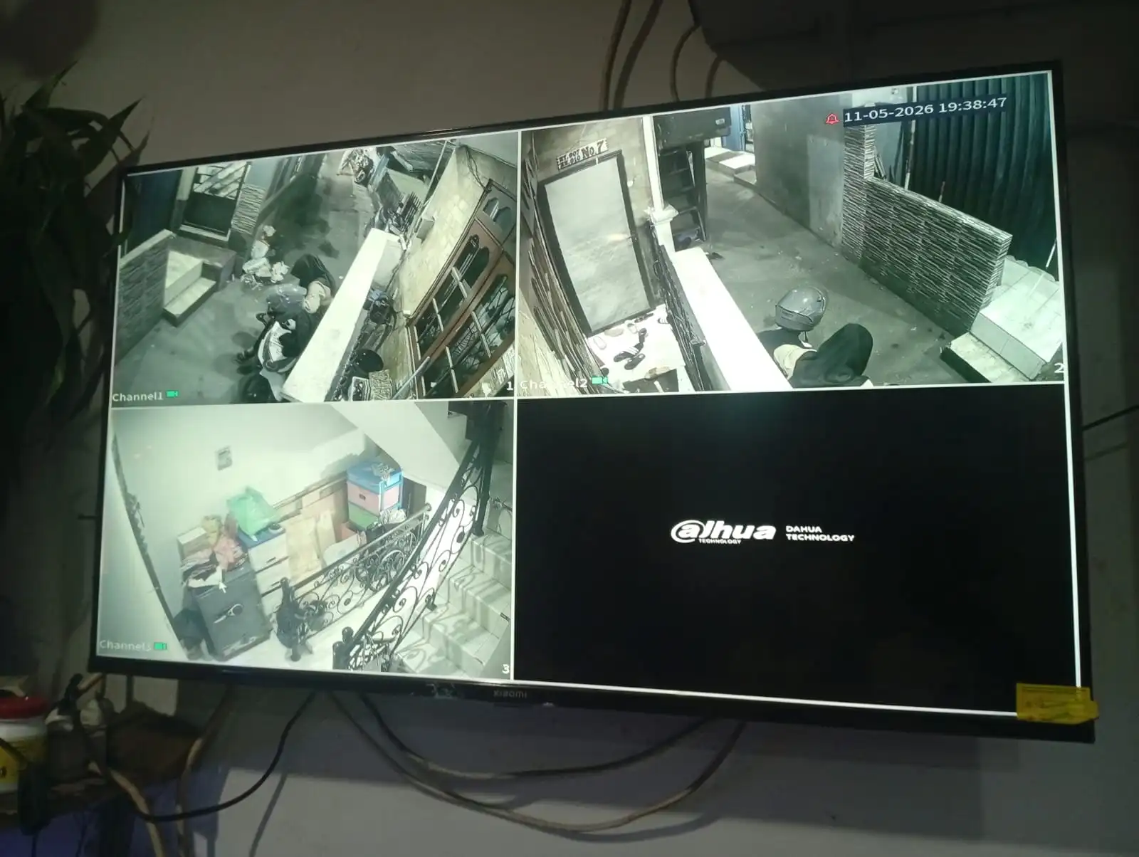 Hasil pemasangan CCTV untuk pemantauan area komplek