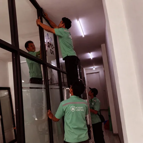 Jasa pasang access control di area ruang server