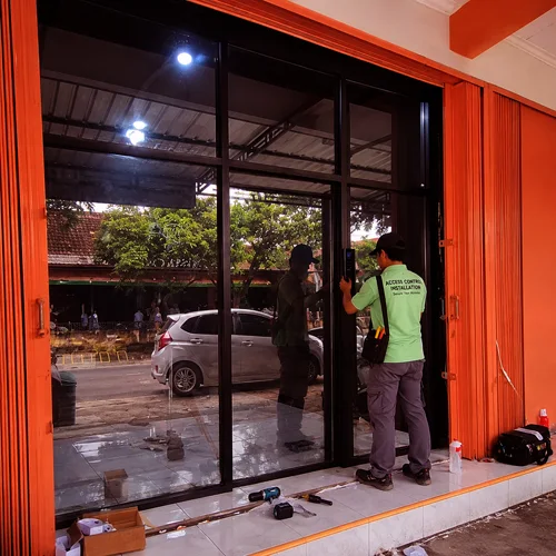 Jasa pasang access control di area tempat usaha